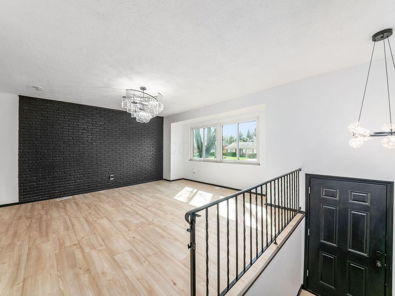 5548 Roche Drive, Columbus, OH 43229 Photo 5