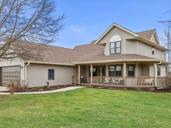 820 172nd Ave, Paris, WI 53182