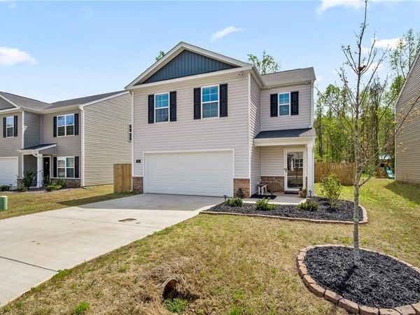 166 Carriage Cove Circle , Mocksville, NC 27028