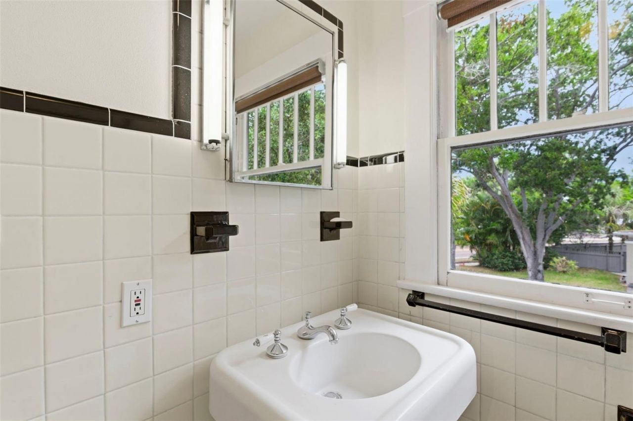 816 16th Avenue Ne, Saint Petersburg, FL 33704 Photo