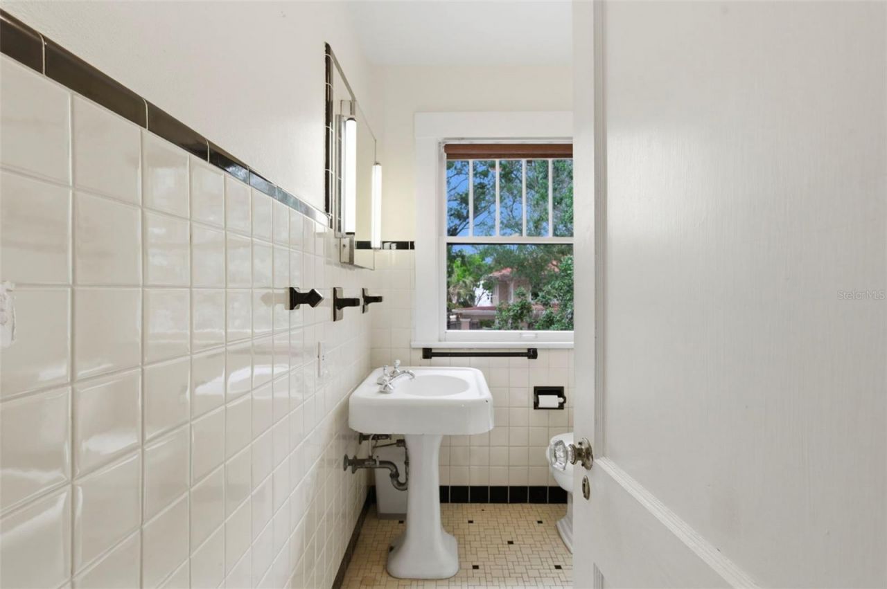 816 16th Avenue Ne, Saint Petersburg, FL 33704 Photo