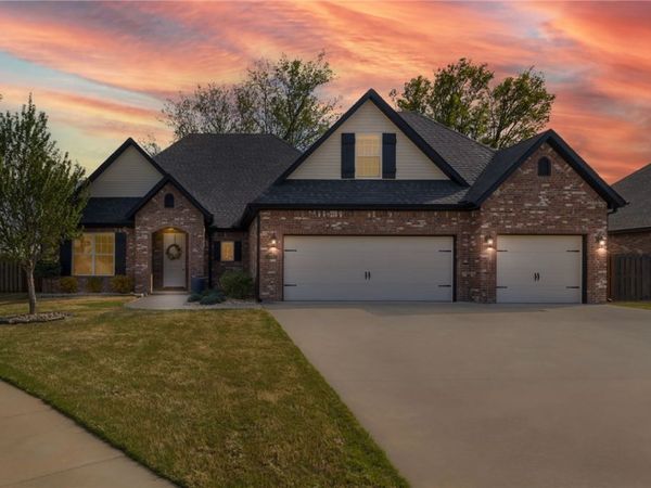 4608 W Waters Edge Drive, Rogers, AR 72758