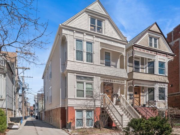 1042 W Barry Avenue, Chicago, IL 60657