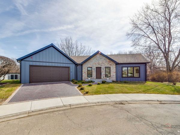 19 Marina Drive , Des Plaines, IL 60016