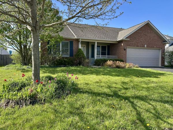 180 Clover Chase Circle, Woodstock, IL 60098
