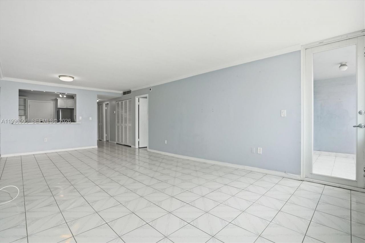 8233 Harding Ave, Unit 504, Miami Beach, FL 33141 Photo