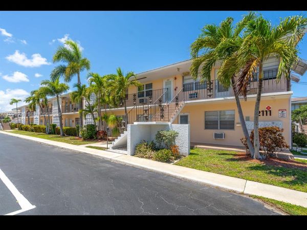 2111 NE 56th St, Unit 206, Fort Lauderdale, FL 33308