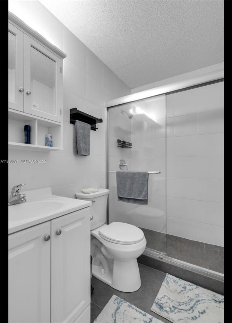 2111 NE 56th St, Unit 206, Fort Lauderdale, FL 33308 Photo