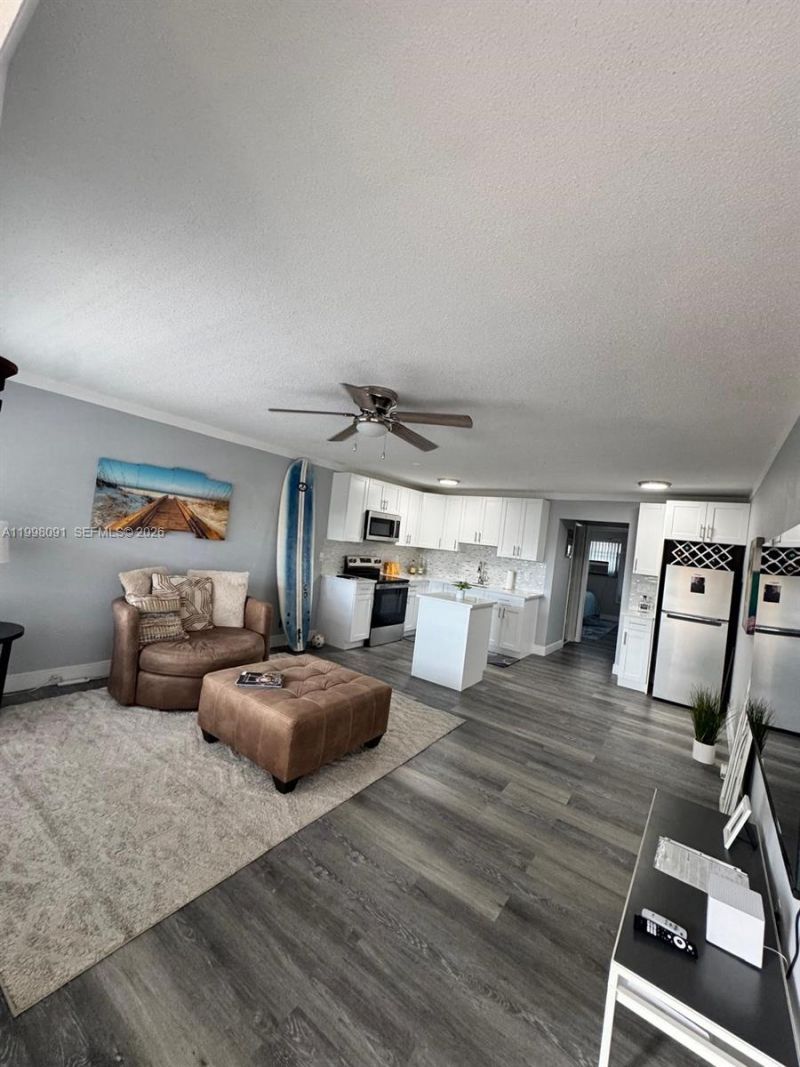 2111 NE 56th St , Unit 206, Fort Lauderdale, FL 33308 Photo