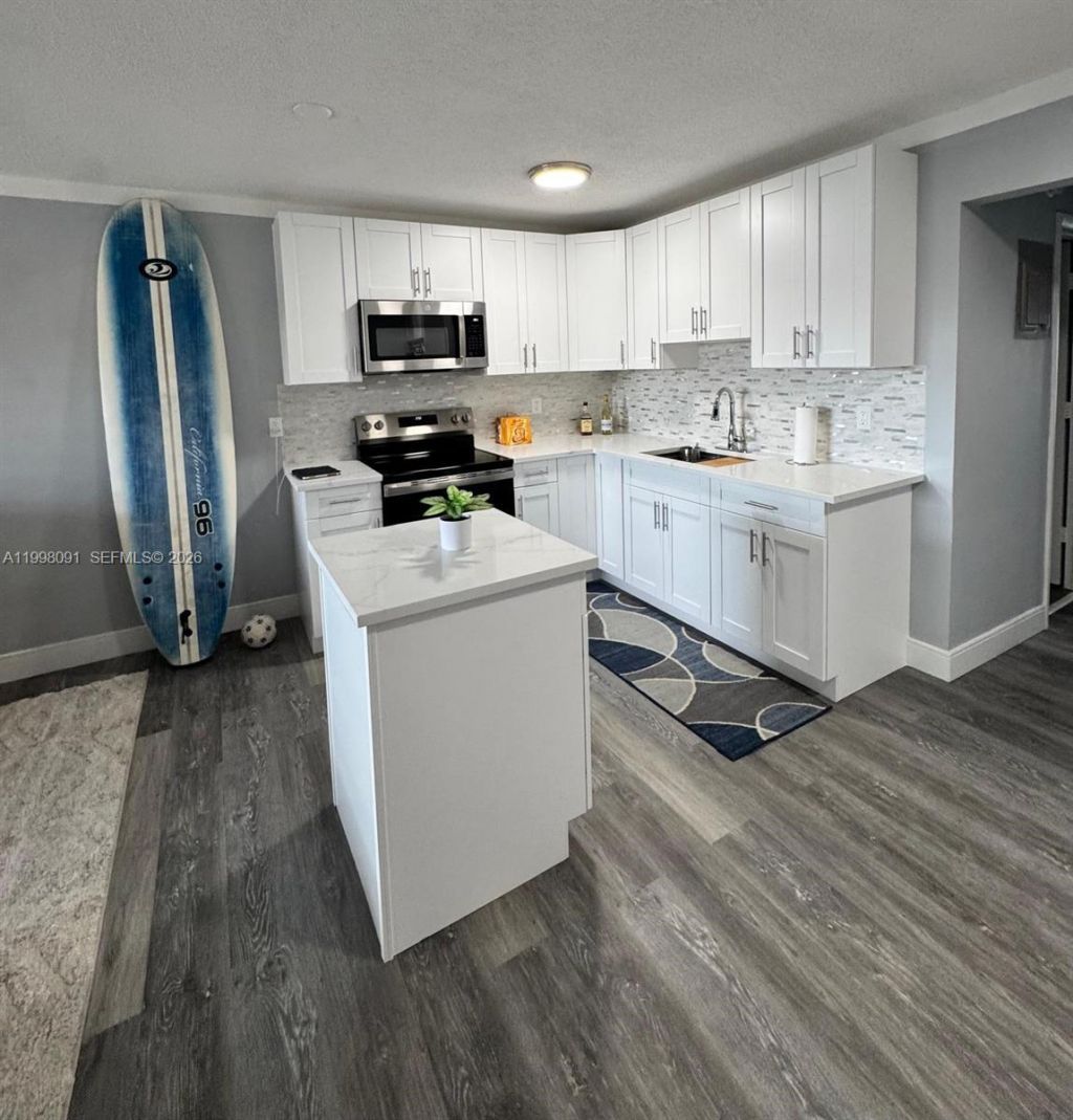 2111 NE 56th St , Unit 206, Fort Lauderdale, FL 33308 Photo