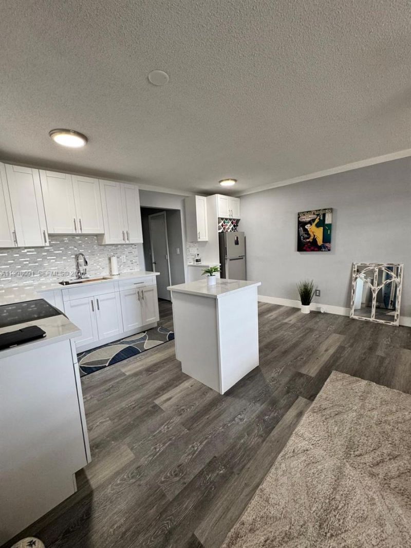 2111 NE 56th St , Unit 206, Fort Lauderdale, FL 33308 Photo