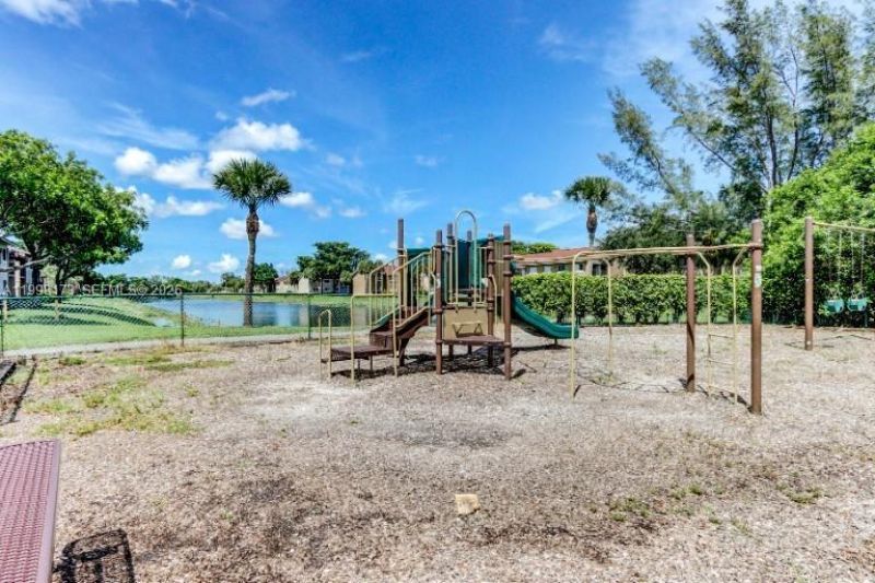 1129 Lake Victoria Dr, Unit F, West Palm Beach, FL 33411 Photo