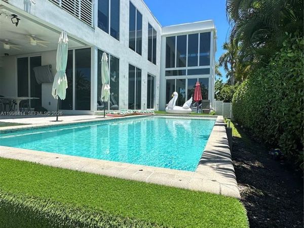 949 Tyler St, Hollywood, FL 33019