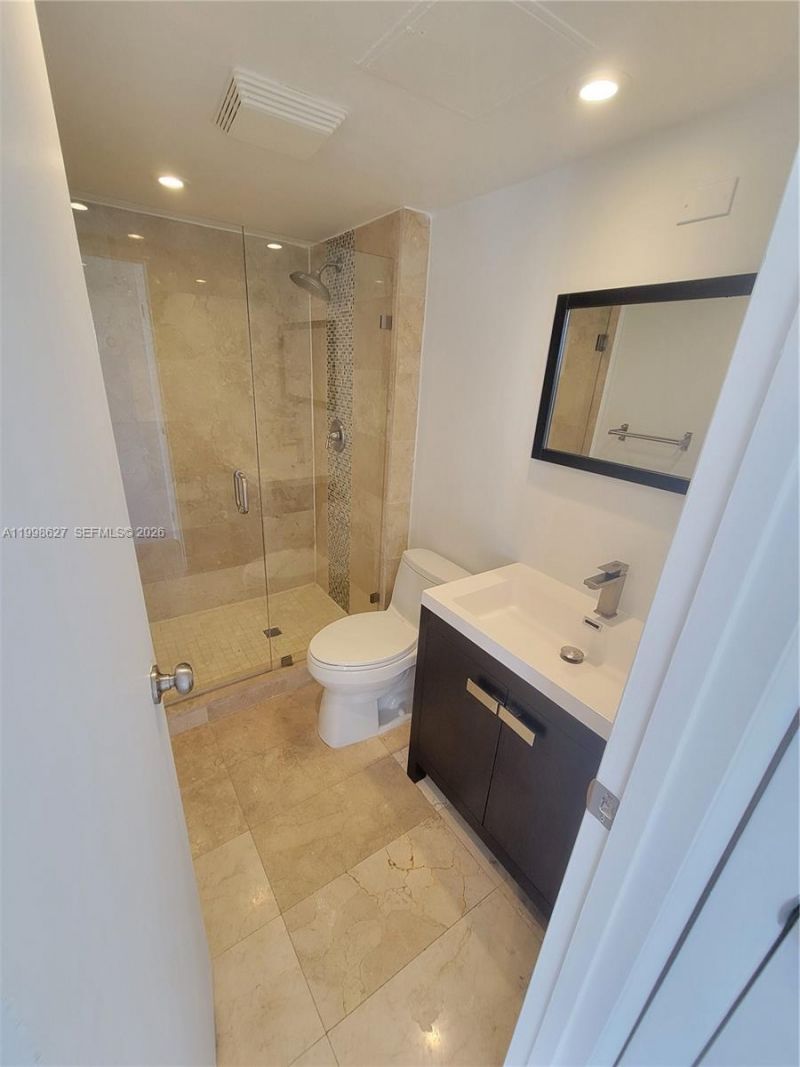 3301 N Country Club Dr, Unit 811, Aventura, FL 33180 Photo