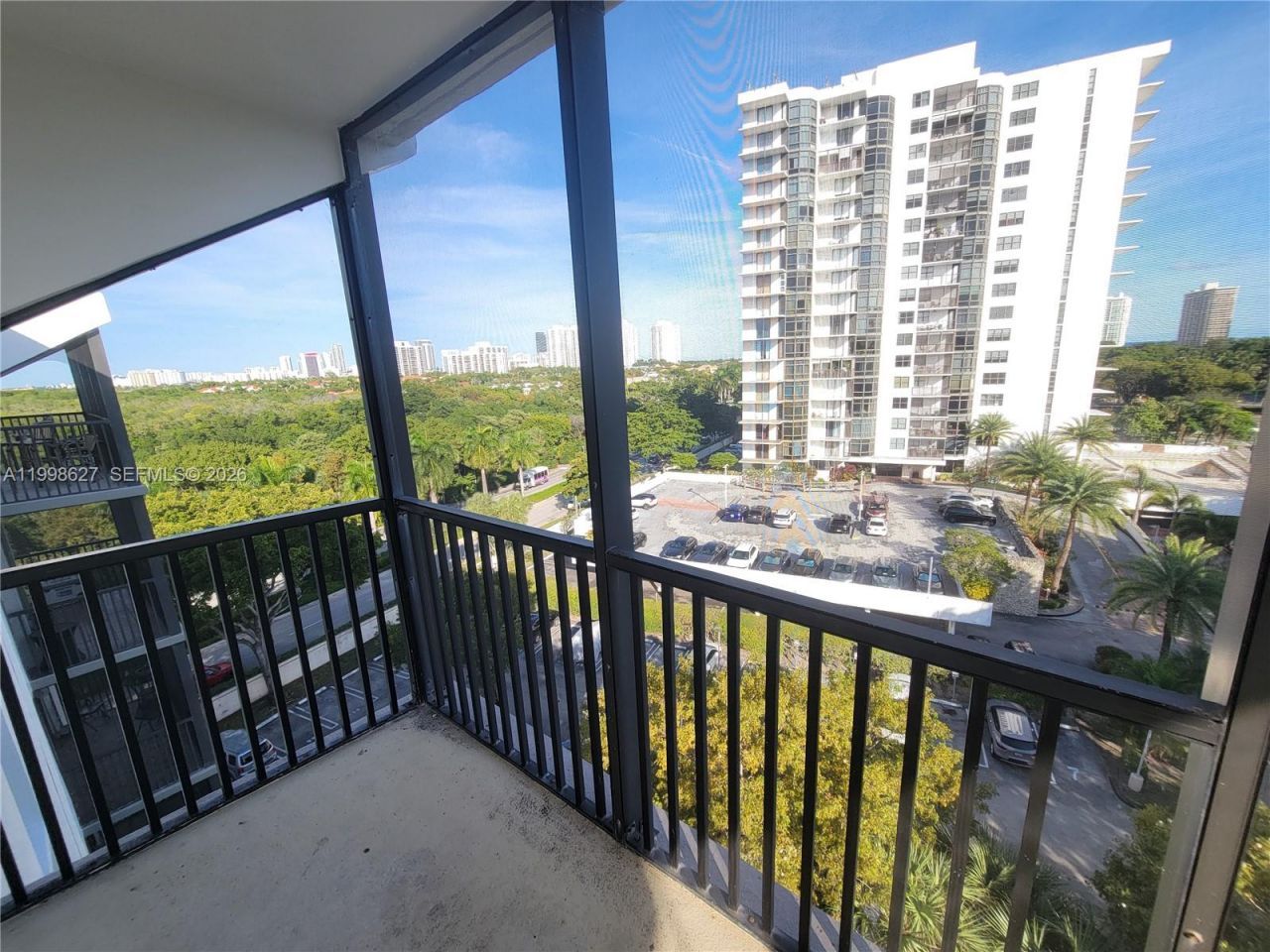 3301 N Country Club Dr, Unit 811, Aventura, FL 33180 Photo