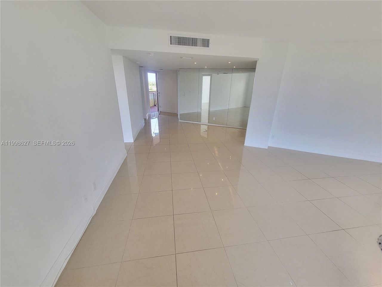 3301 N Country Club Dr, Unit 811, Aventura, FL 33180 Photo
