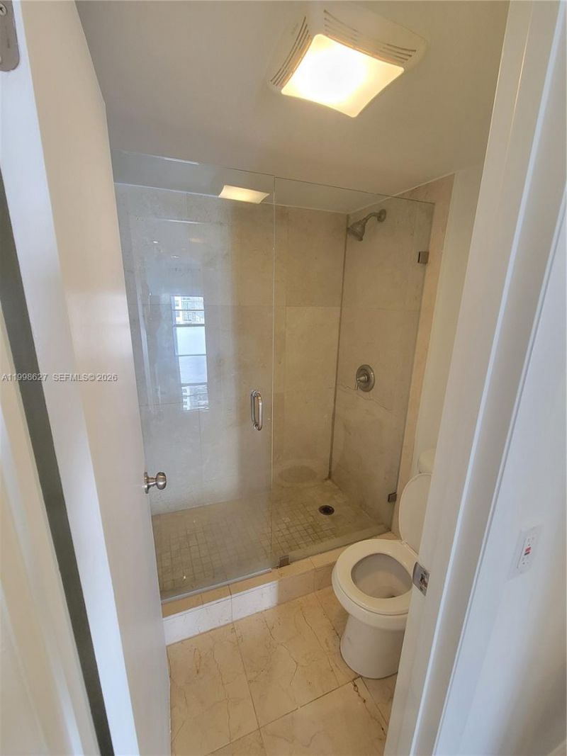 3301 N Country Club Dr, Unit 811, Aventura, FL 33180 Photo