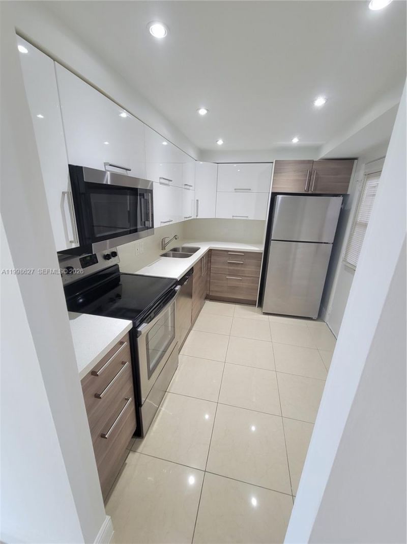 3301 N Country Club Dr, Unit 811, Aventura, FL 33180 Photo