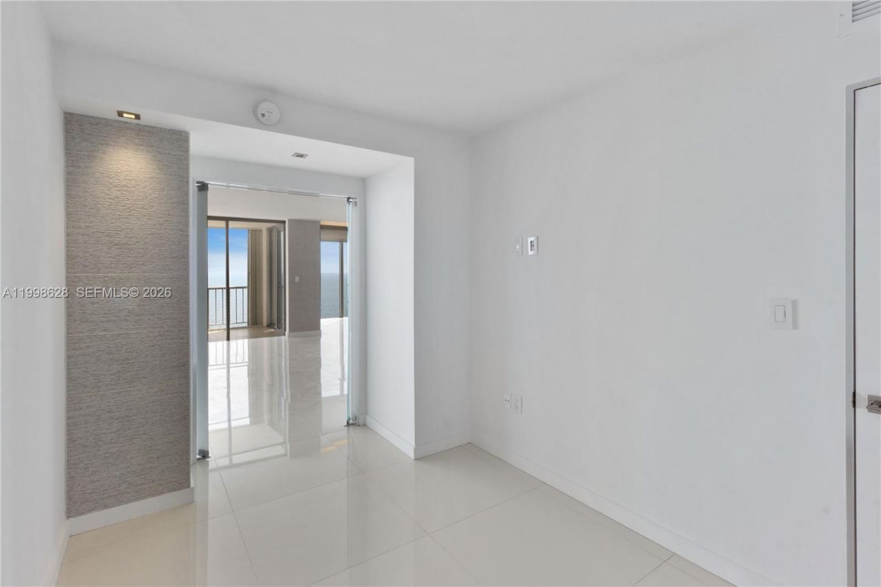 881 Ocean Dr, Unit 18F, Key Biscayne, FL 33149 Photo