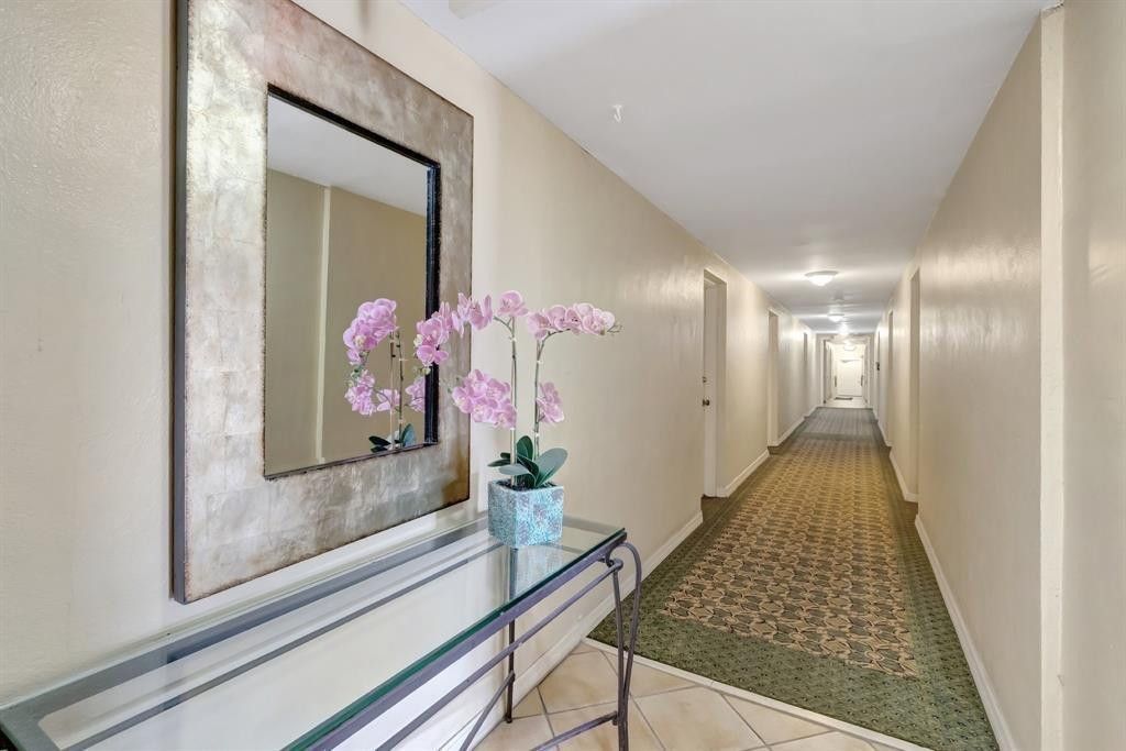 2400 NE 33rd Avenue, Unit 212, Fort Lauderdale, FL 33305 Photo