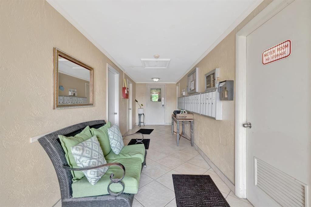 2400 NE 33rd Avenue, Unit 212, Fort Lauderdale, FL 33305 Photo