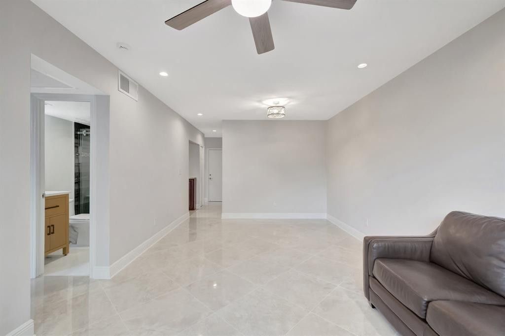 2400 NE 33rd Avenue, Unit 212, Fort Lauderdale, FL 33305 Photo