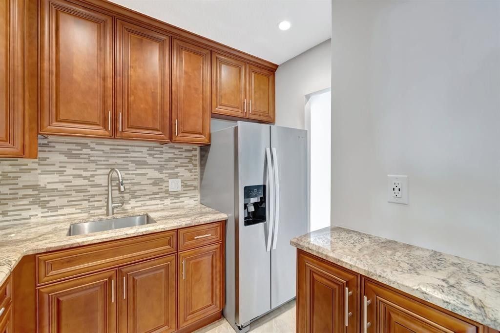 2400 NE 33rd Avenue, Unit 212, Fort Lauderdale, FL 33305 Photo