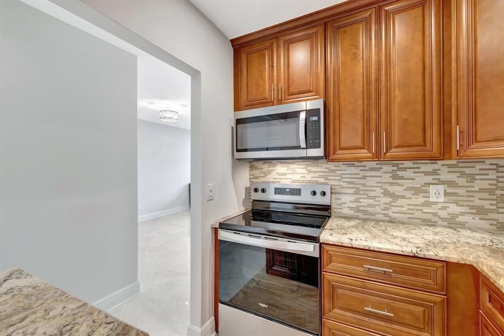 2400 NE 33rd Avenue, Unit 212, Fort Lauderdale, FL 33305 Photo