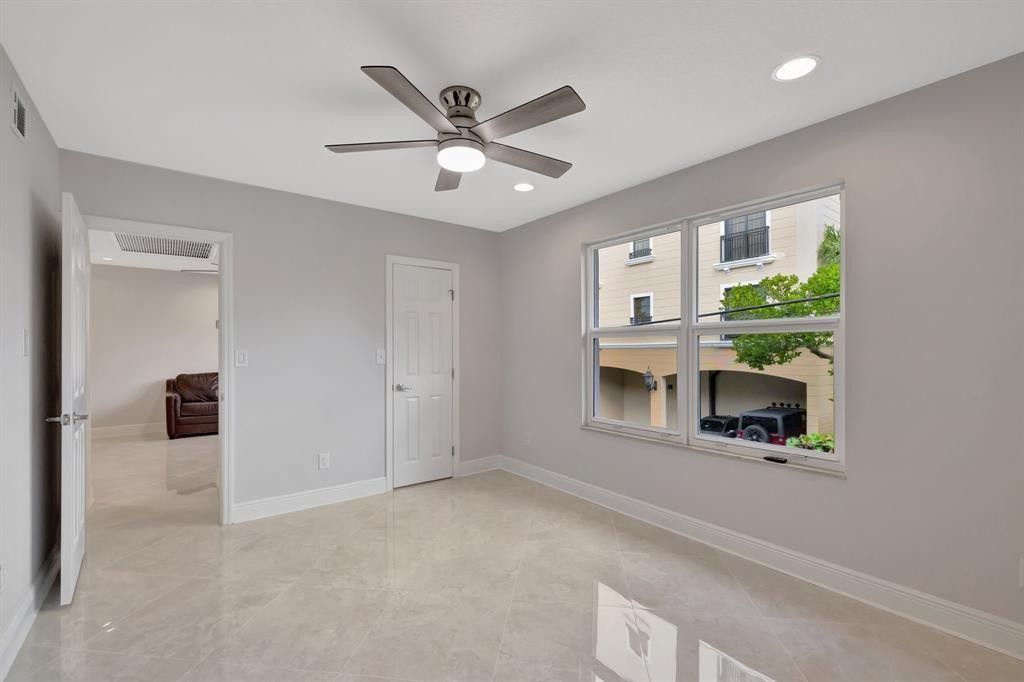 2400 NE 33rd Avenue, Unit 212, Fort Lauderdale, FL 33305 Photo