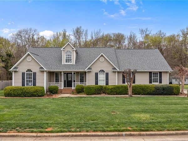3813 Long Meadow Drive , Mebane, NC 27302