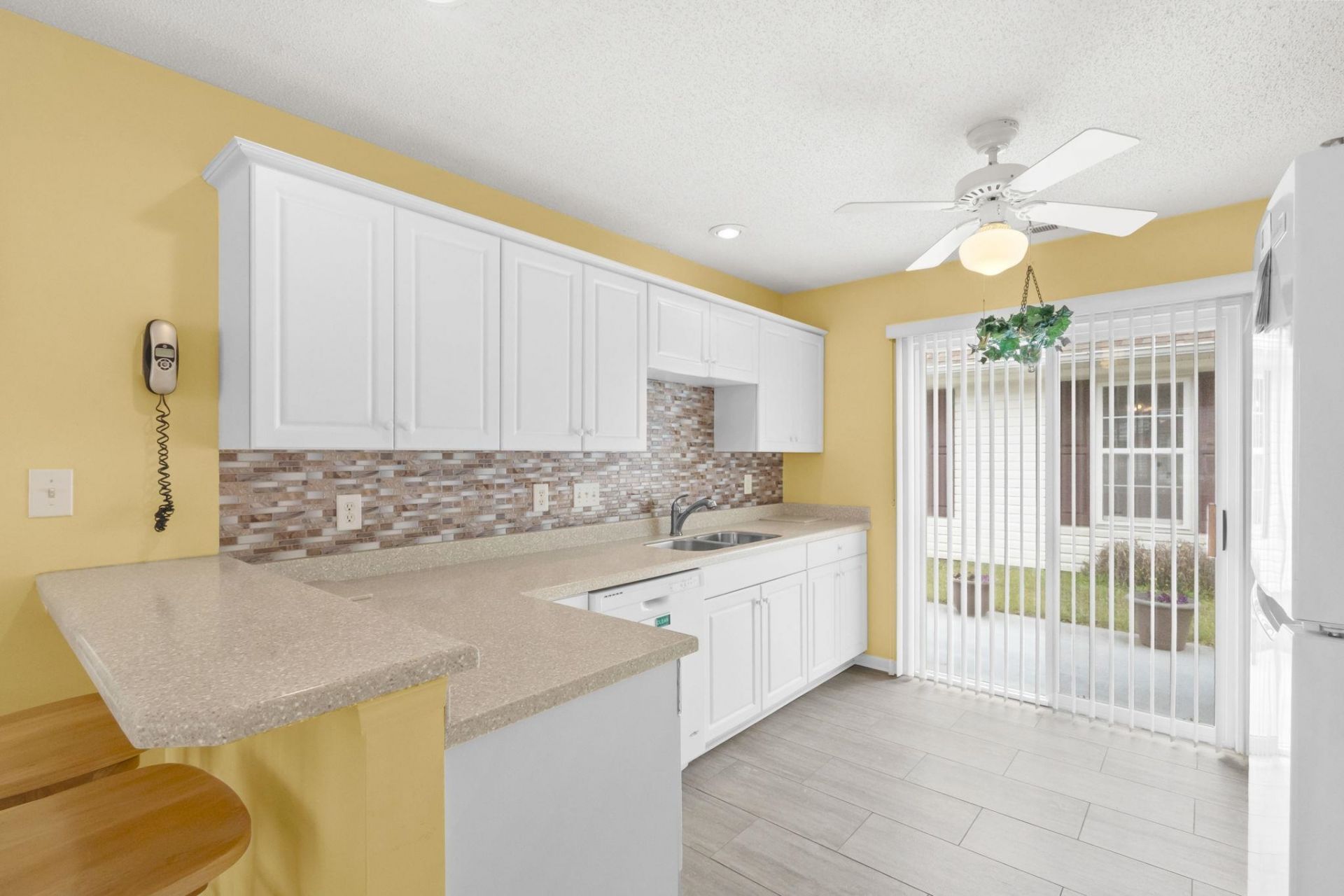 170 Sussex Ct. Photo 10