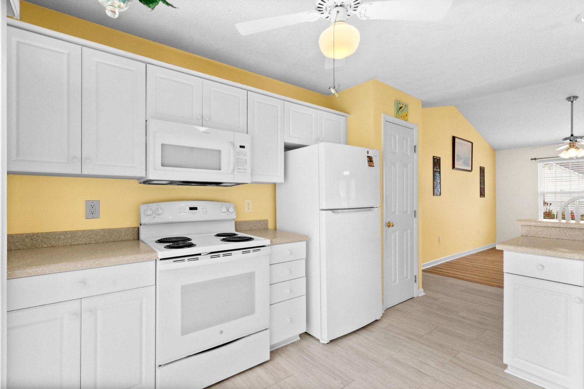 170 Sussex Ct. Photo 11