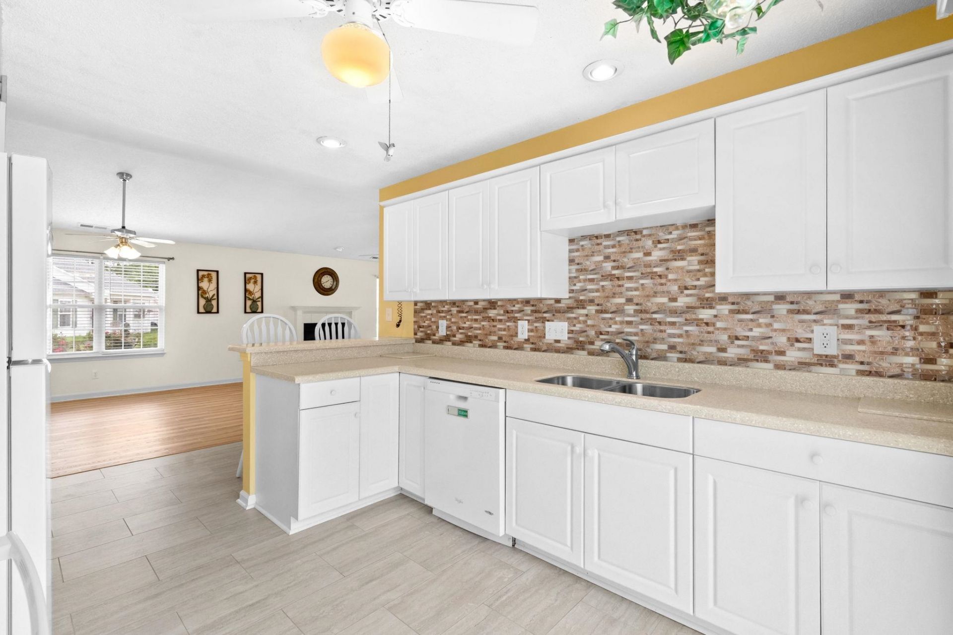 170 Sussex Ct. Photo 12