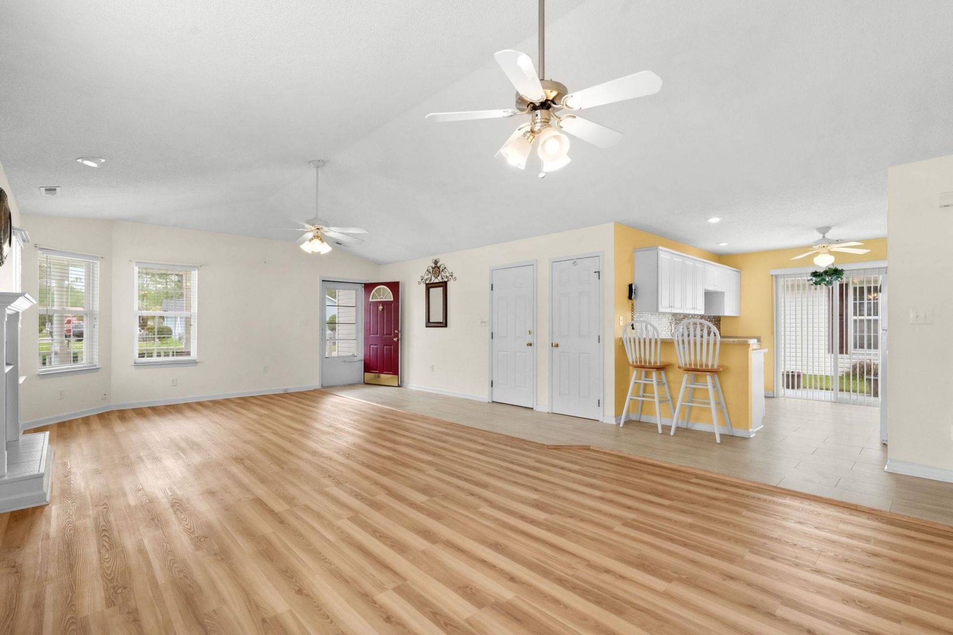 170 Sussex Ct. Photo 13