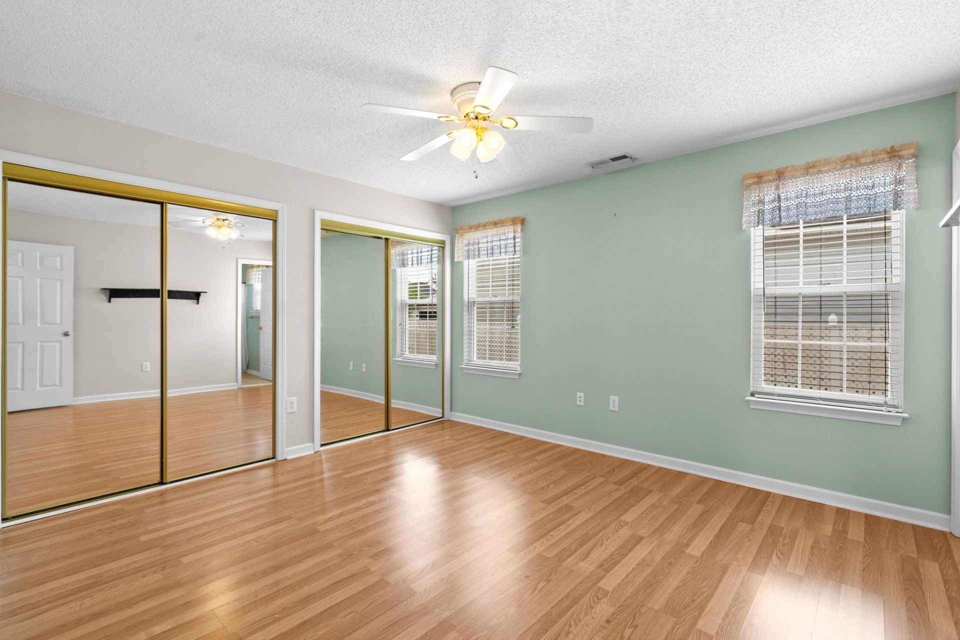 170 Sussex Ct. Photo 15