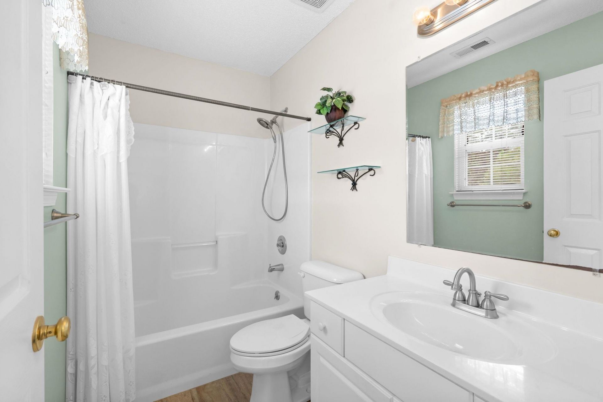 170 Sussex Ct. Photo 17