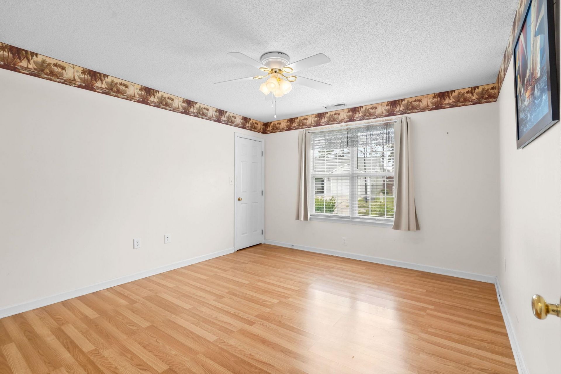 170 Sussex Ct. Photo 18