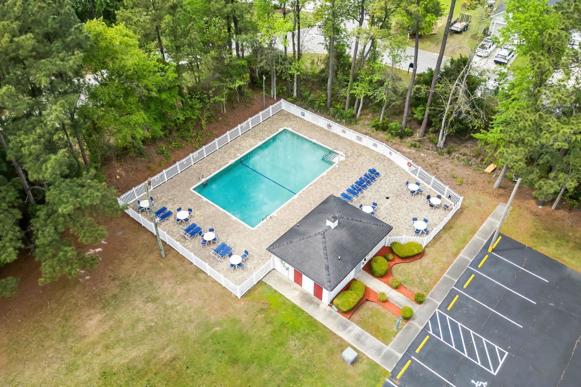 170 Sussex Ct. Photo 38