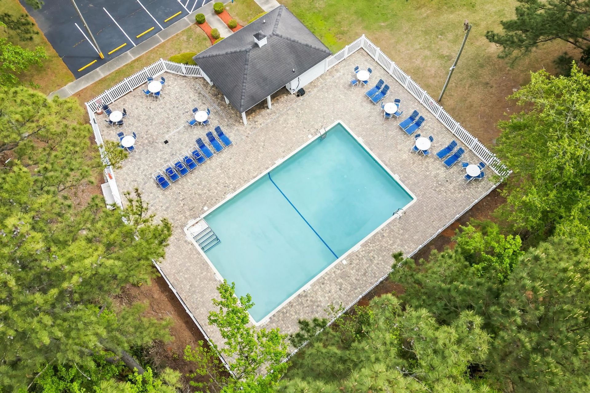 170 Sussex Ct. Photo 39