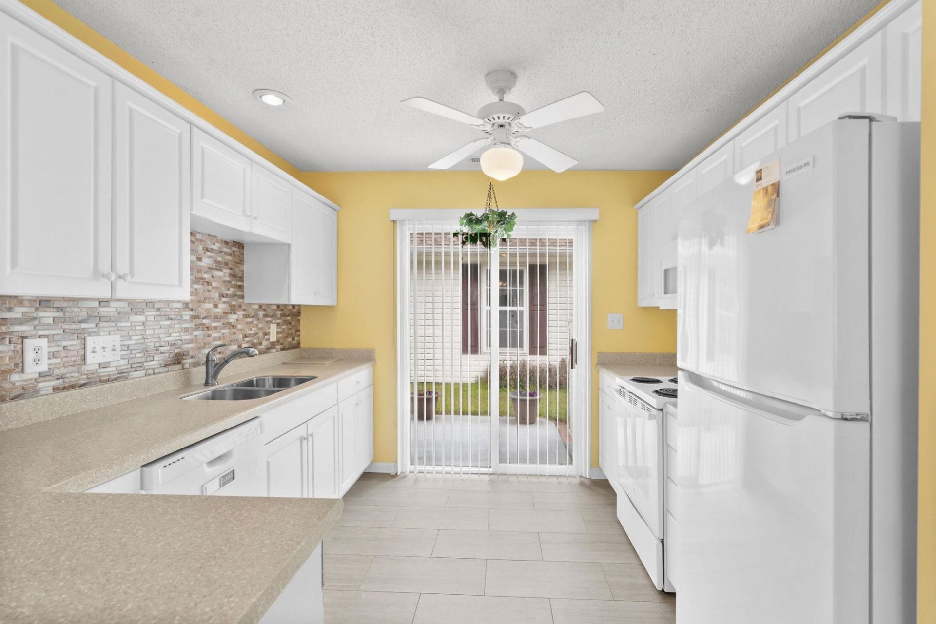 170 Sussex Ct. Photo 9