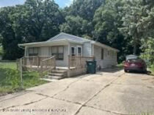 646 S Clemens Avenue, Lansing, MI 48912