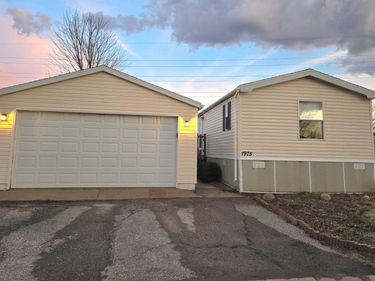 1975 Lancelot Lane, North Mankato, MN 56003