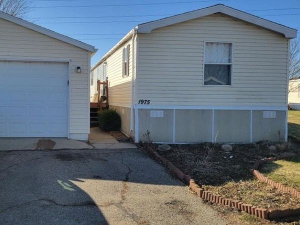 1975 Lancelot Lane , North Mankato, MN 56003