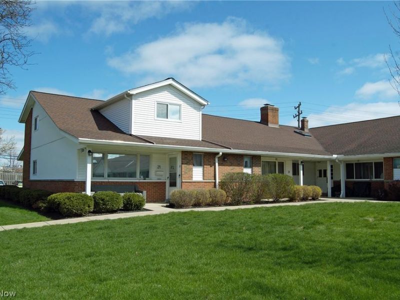 25600 Country Club Boulevard, Unit 18, North Olmsted, OH 44070 Photo 1