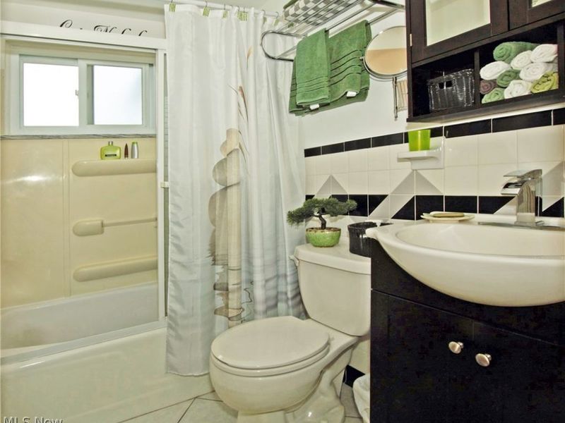 25600 Country Club Boulevard, Unit 18, North Olmsted, OH 44070 Photo 13