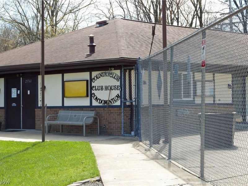 25600 Country Club Boulevard, Unit 18, North Olmsted, OH 44070 Photo 21