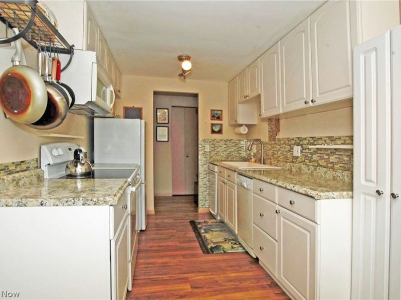 25600 Country Club Boulevard, Unit 18, North Olmsted, OH 44070 Photo 3