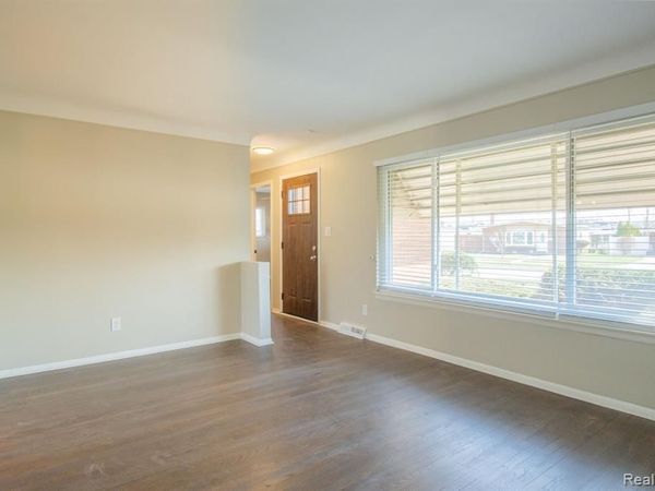 30705 Longfellow Avenue, Madison Heights, MI 48071