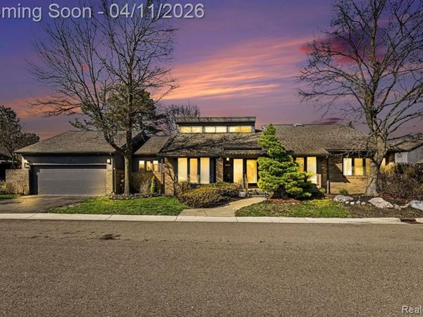 5950 Pinetree Drive, West Bloomfield Twp, MI 48322