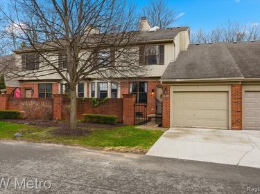 7072 Green Farm Road, West Bloomfield Twp, MI 48322
